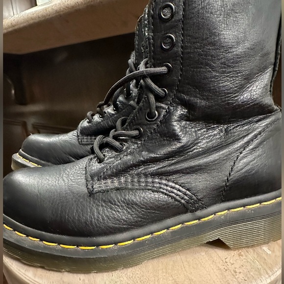Leather Doc Martens , size 6 in Excellent condition - Picture 2 of 4